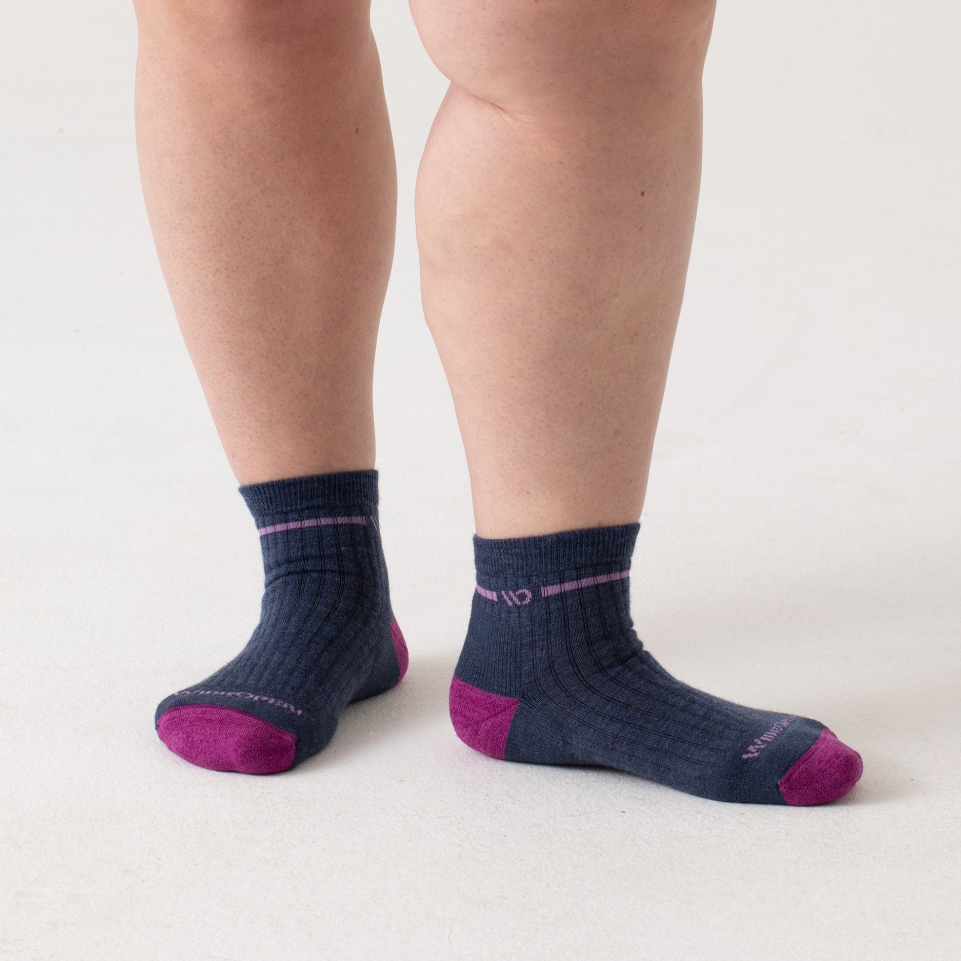 W Single Stripe Midweight Quarter Sock